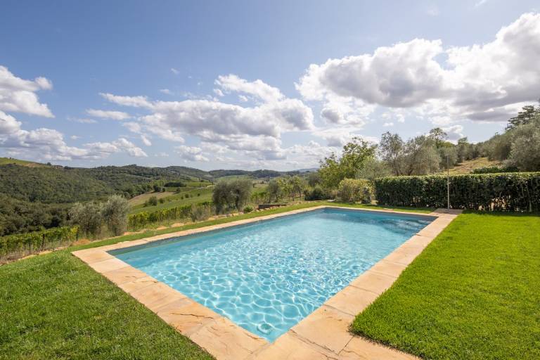 Vacation home with yard, barbecue & private pool — photo 5