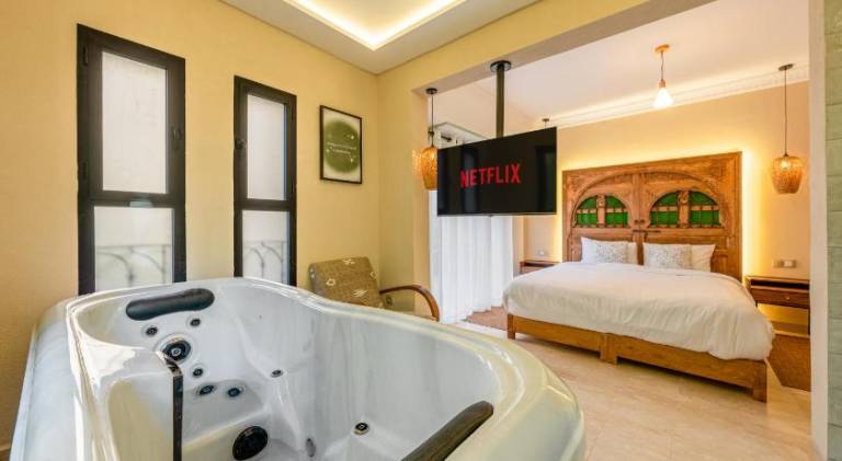 Luxury Apartment with Private Jacuzzi & Pool Central Marrakech — photo 5