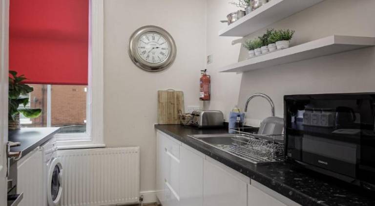 Holiday apartment with BBQ & garden — photo 4