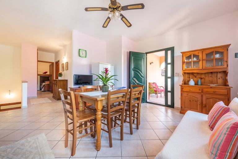 Apartment with terrace & yard | Mountain view — photo 5