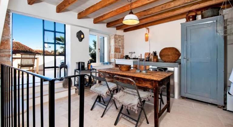 Vacation home with terrace — photo 2