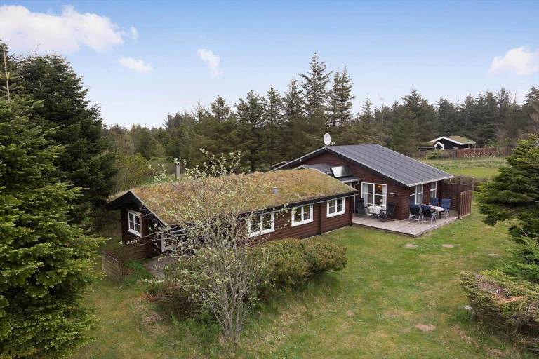 Vacation home with barbeque, patio & hot tub in Lokken