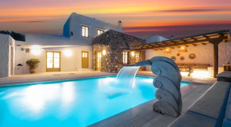 Villa with private pool, yard & patio in Mykonos