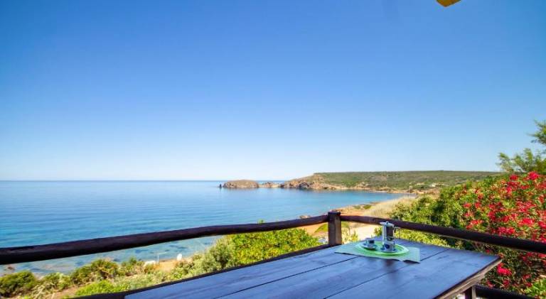 House with patio, barbecue & yard in Arbus