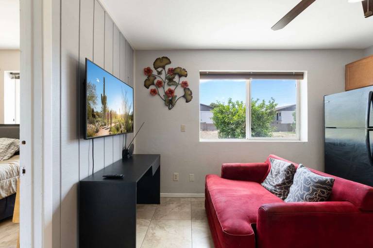 2BR Stay with Patio Yard Workspace Near Downtown