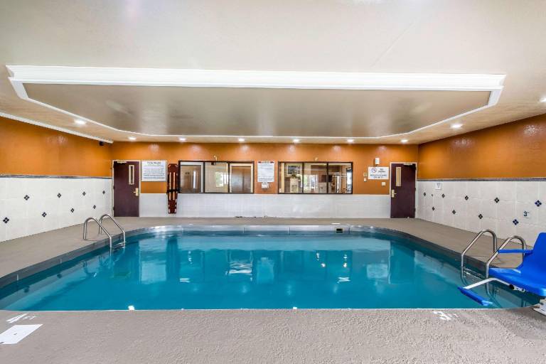 Quality Inn & Suites Evansville North — photo 4