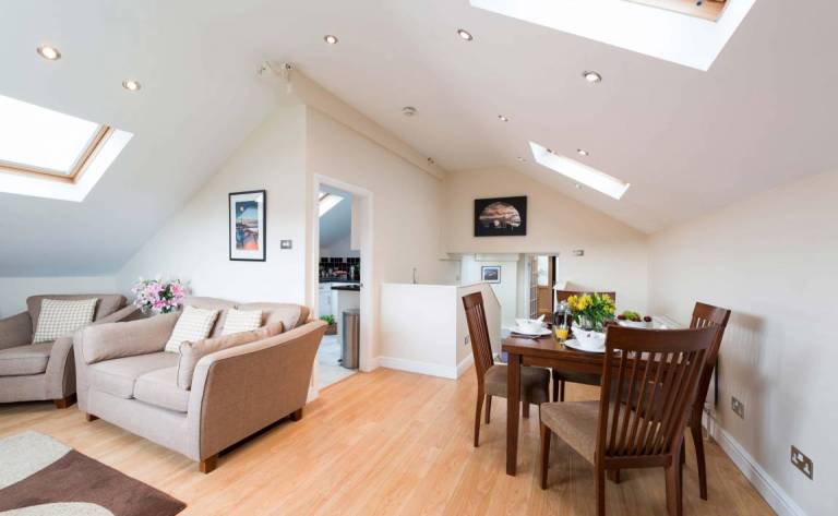 Child-friendly cottage with garden & patio | Beach view | Close to the beach | Pets are welcome in Whitby