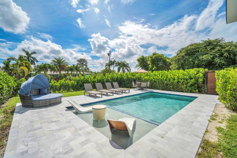 Family-friendly vacation home with private pool | Pets are welcome — photo 3