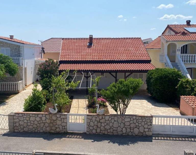 Fully equipped lovely vacation home with barbeque, patio & garden | Pets allowed — photo 3