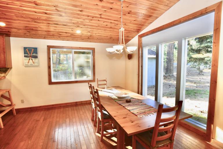 Bearadise - Pet friendly - Walk to Downtown McCall - Hot Tub - WiFi - Sleeps 10 — photo 3