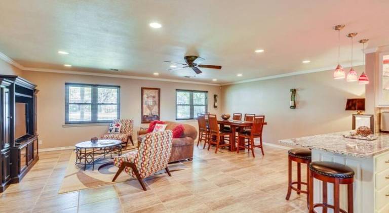 Nice vacation home with hot tub | Pets allowed — photo 4