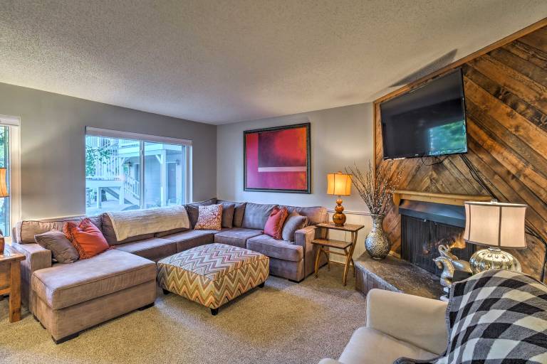 Walk to Slopes: Dtwn Breckenridge Condo on Main St — photo 4