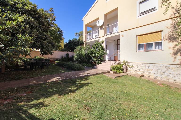 Apartment with patio & barbeque — photo 3