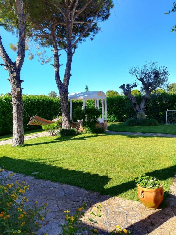 Child-friendly big villa with BBQ, yard & terrace | Garden view | Pets are welcome — photo 4