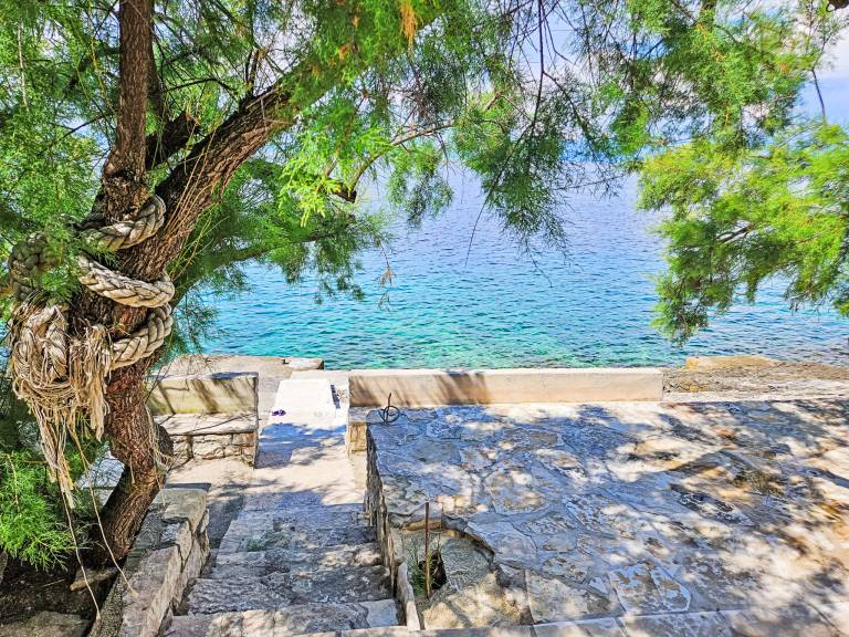 Rental apartment with patio & BBQ | Sea view — photo 4