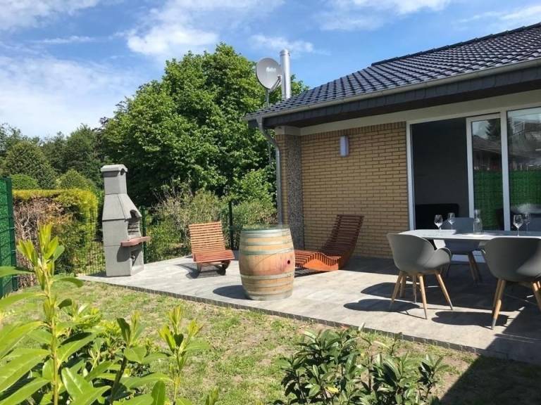 Ferienhaus "Vanessa" für 4 Personen und 4 Hunde. in Groemitz