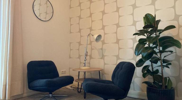 Zentrales Zimmer mit eigenem Balkon