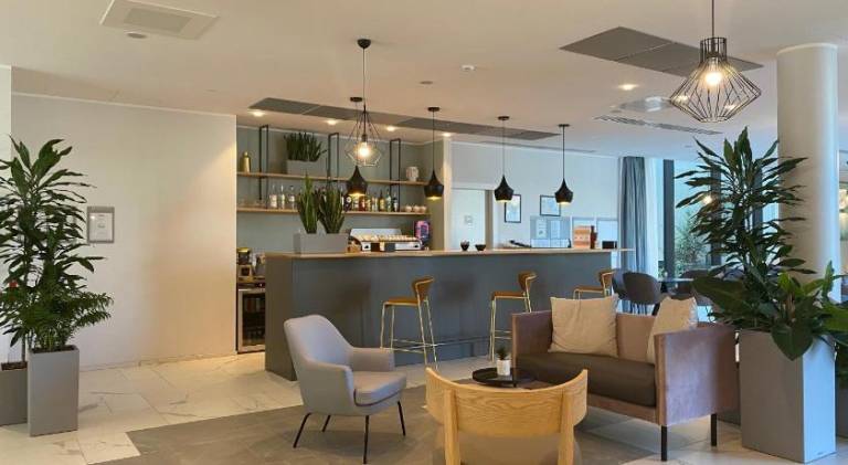 Serviced apartment with sauna, pool & yard — photo 3