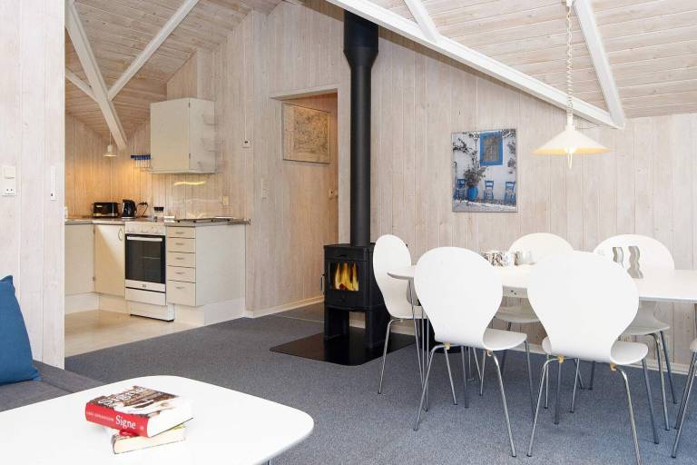 Vacation home with sauna, terrace & garden — photo 5