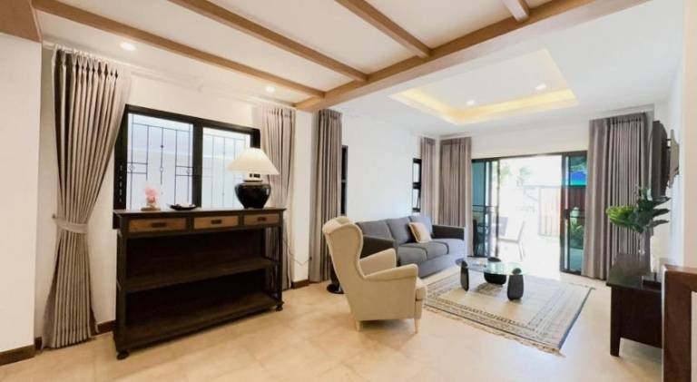 3 Bedroom Renovated Villa 3 minutes to the beach — photo 4