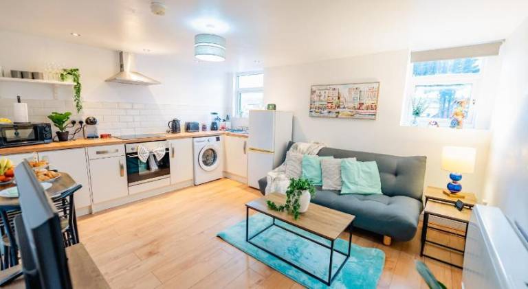 1BR Modern Apartment With Free Parking & Fast WiFi — photo 2
