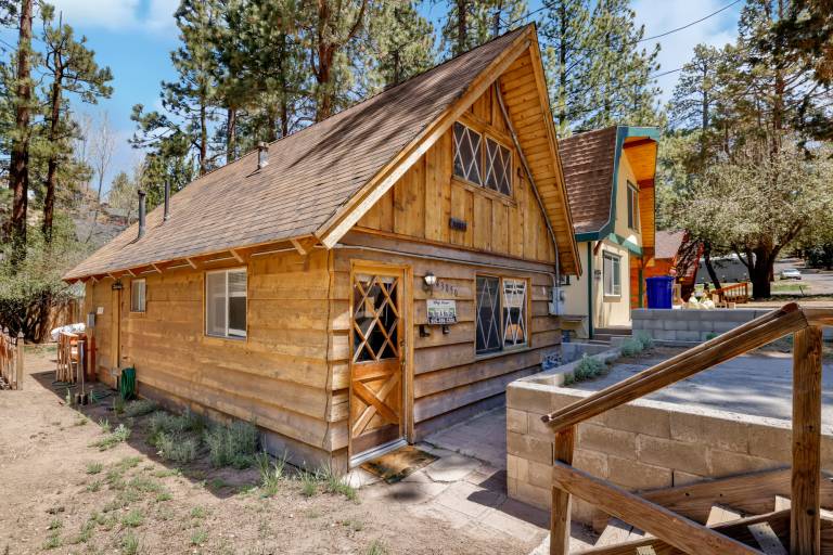 Cabin with BBQ, jacuzzi & terrace | Mountain view — photo 2