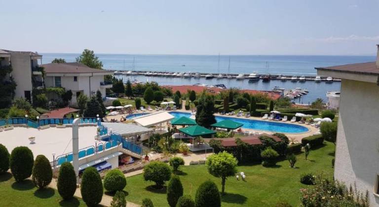 Rental apartment with pool | Next to the beach | Pets allowed in Burgas