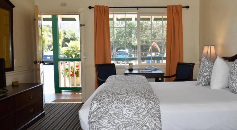 Monterey Pines Inn — photo 2