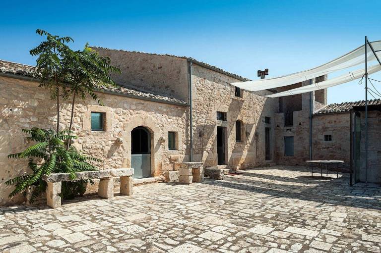 Family-oriented big villa with barbeque, private pool & terrace | Pets allowed — photo 3