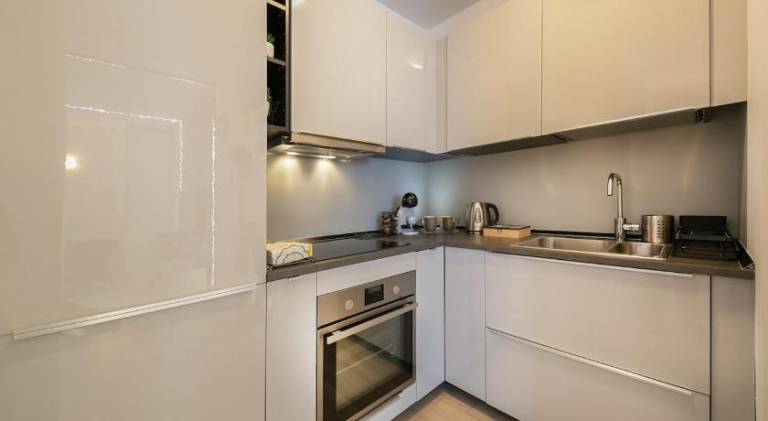 Apartment | Near Fontana del Delfino | Perfect for remote work — photo 4