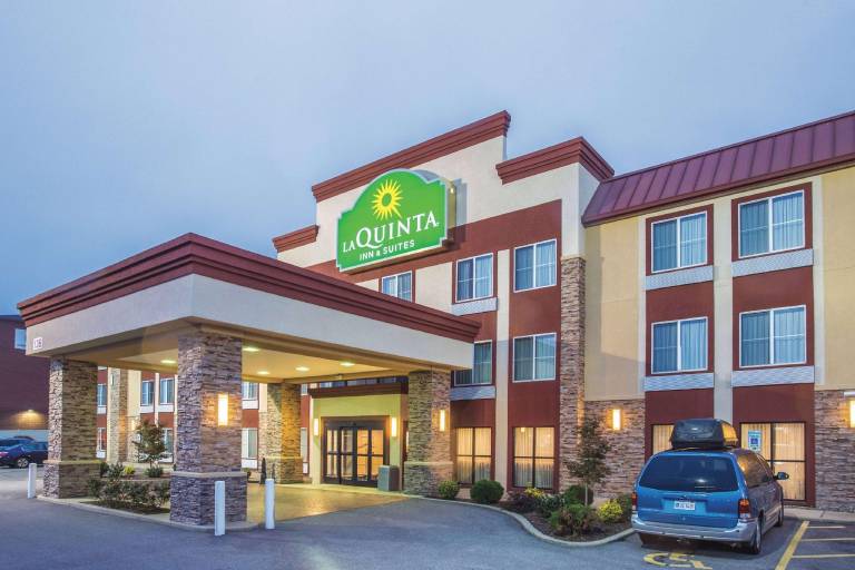 La Quinta Inn & Suites by Wyndham O'Fallon, IL - St. Louis — photo 5