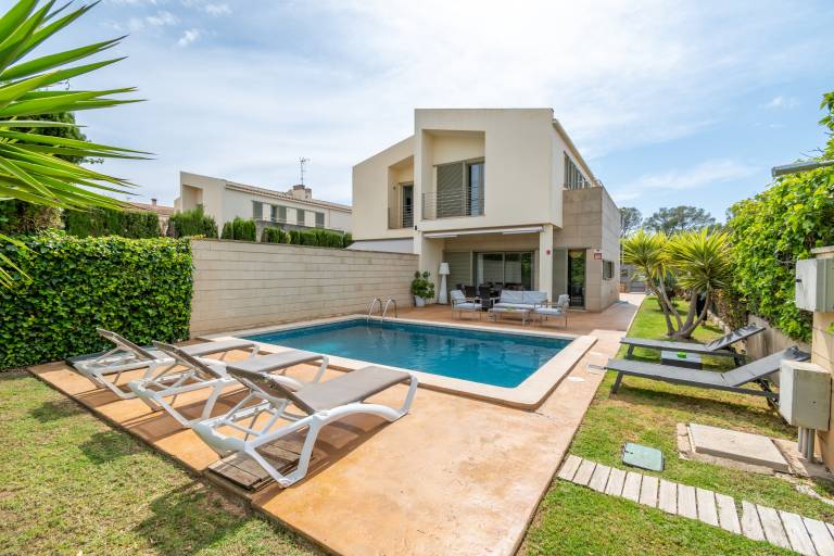 120 m&sup2; Villa