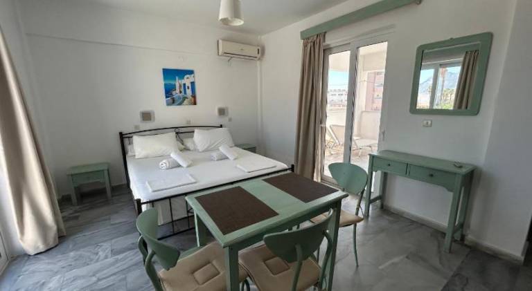 Holiday apartment with yard & terrace — photo 4