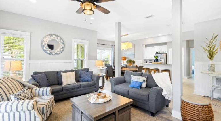 Big vacation home with pool | Pets allowed — photo 3