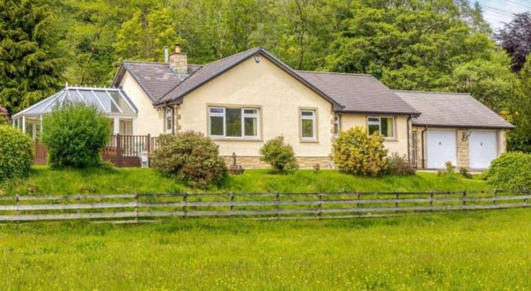 3 Bedroom luxury home, hot tub, stunning views of Killin, sitting on the River Dochart — photo 5