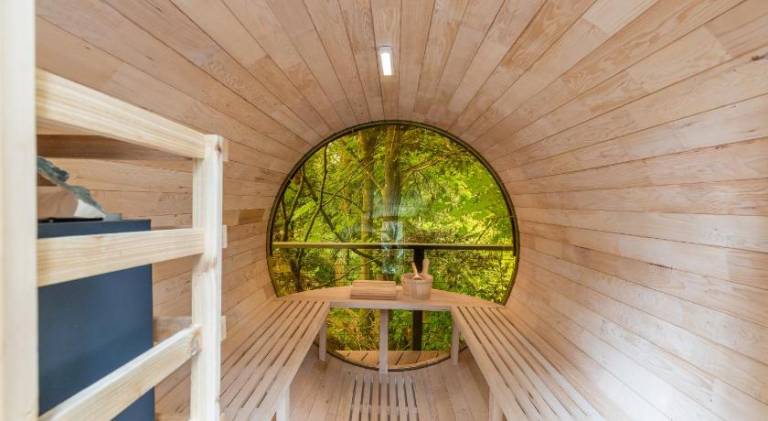 Garden Suite Two Bedroom with Hot Tub Sauna Outdoor kitchen and Game Room — photo 2