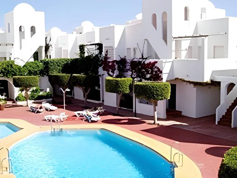 Charming rental apartment with patio, yard & pool | Close to the beach | Dogs allowed in Playas