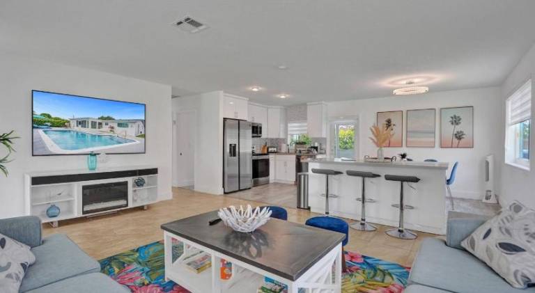Spacious vacation home with pool | Pets allowed — photo 4