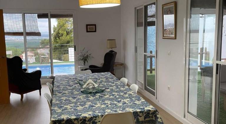 3 Bed Chalet-Pool-Pets-Hot Tub-Parking-Garden — photo 3