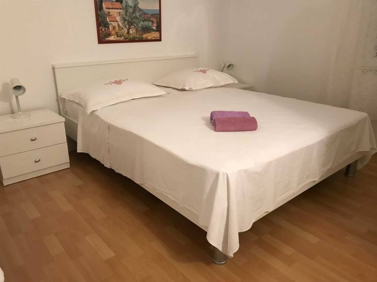 Rental apartment with terrace & barbeque in Vodice