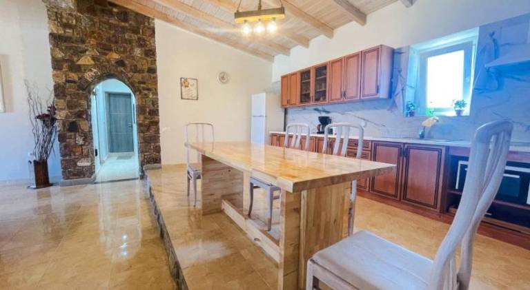 House with patio, barbecue & private pool | Suitable for remote work — photo 3