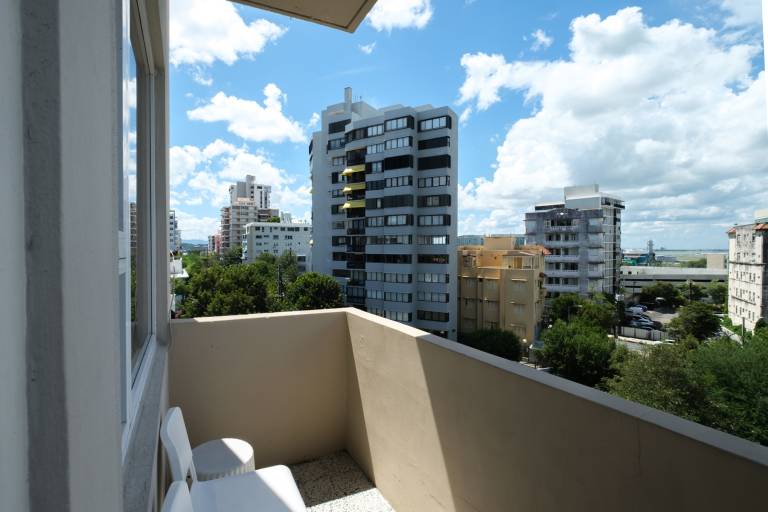For Family & Friends With Balcony Free Parking