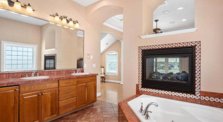 Royal Palace 12 Bedroom Oceanfront Home — photo 2