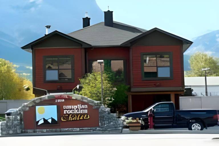 Apartment with yard & terrace in Canmore, AB