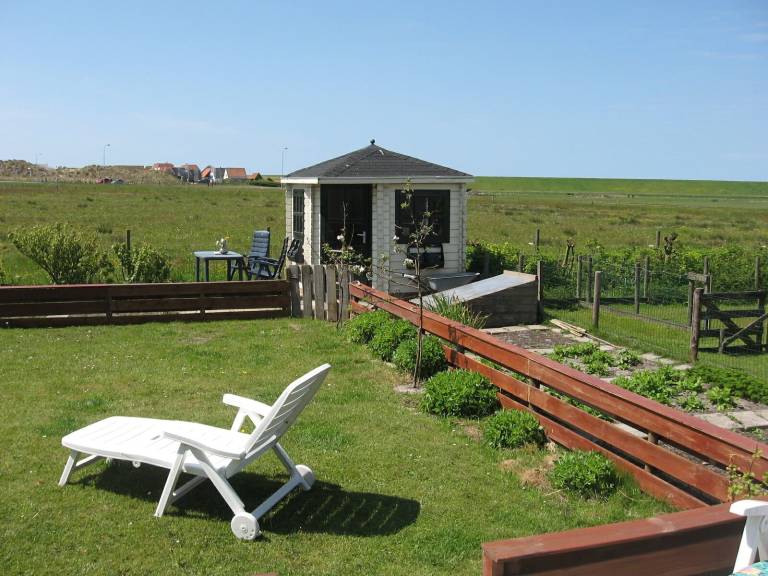House with patio & garden — photo 4