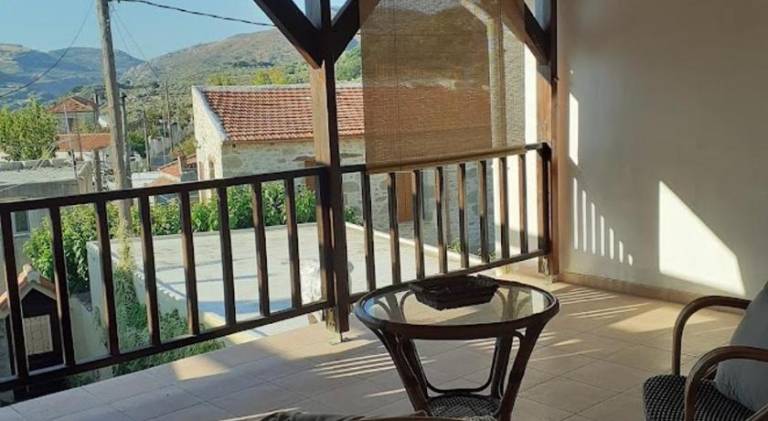 Vacation home with barbecue & patio — photo 5