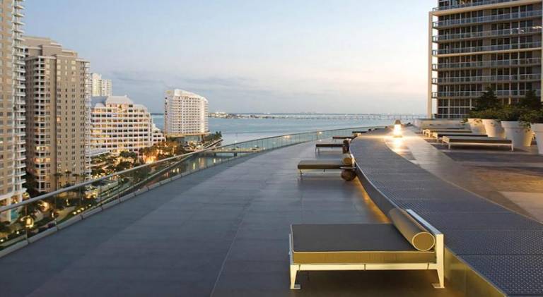 Holiday apartment with pool & hot tub | Near Bayfront Park | Suitable for remote work — photo 5