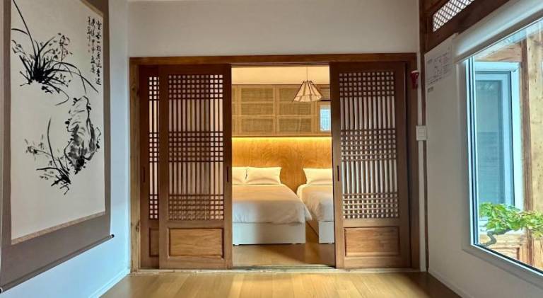 Ample villa with yard & terrace | Close to Bukchon Hanok Village | Good for workation | Pets are welcome — photo 2