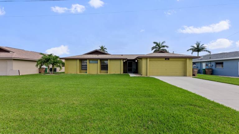 Family-friendly wonderful house with grill & private pool | Water view | Pet-friendly — photo 2