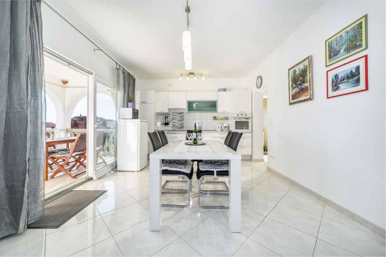 Holiday apartment with garden, patio & barbeque in Vodice